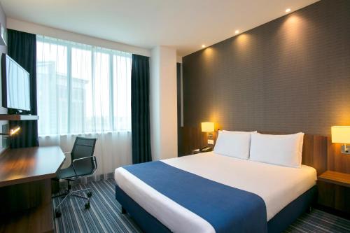 Holiday Inn Express Amsterdam - Schiphol - main image