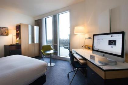 DoubleTree by Hilton Amsterdam Centraal Station - image 9