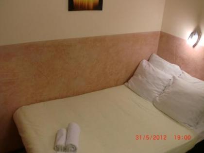 Budget Hotel Neutraal - image 11