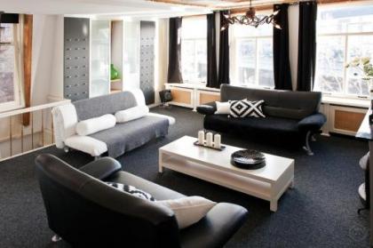 Canal Holiday Apartment - image 1