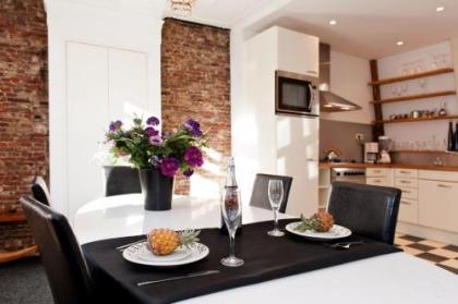 Canal Holiday Apartment - image 10