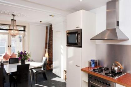 Canal Holiday Apartment - image 13