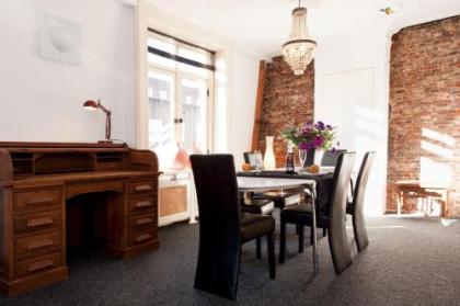 Canal Holiday Apartment - image 15