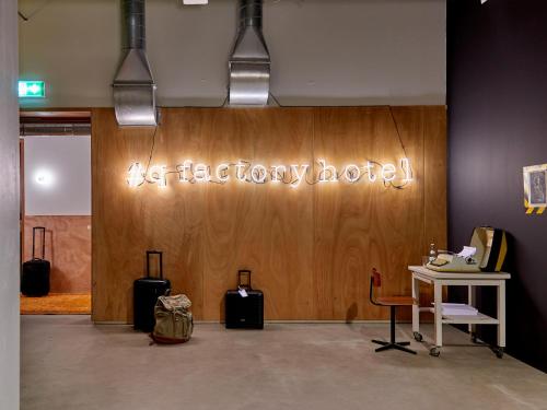 Q-Factory Hotel - image 7