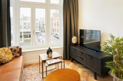 Damrak Short Stay Amsterdam - image 11